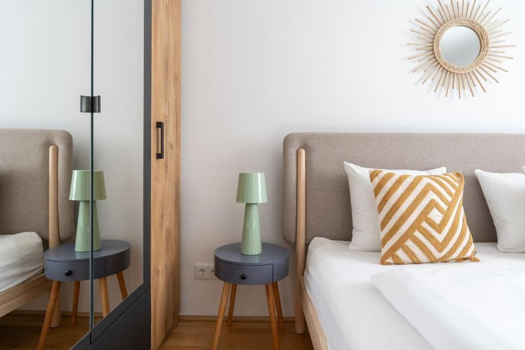 Hm • Sleek 1Br Home With Balcony Wien Eksteriør bilde
